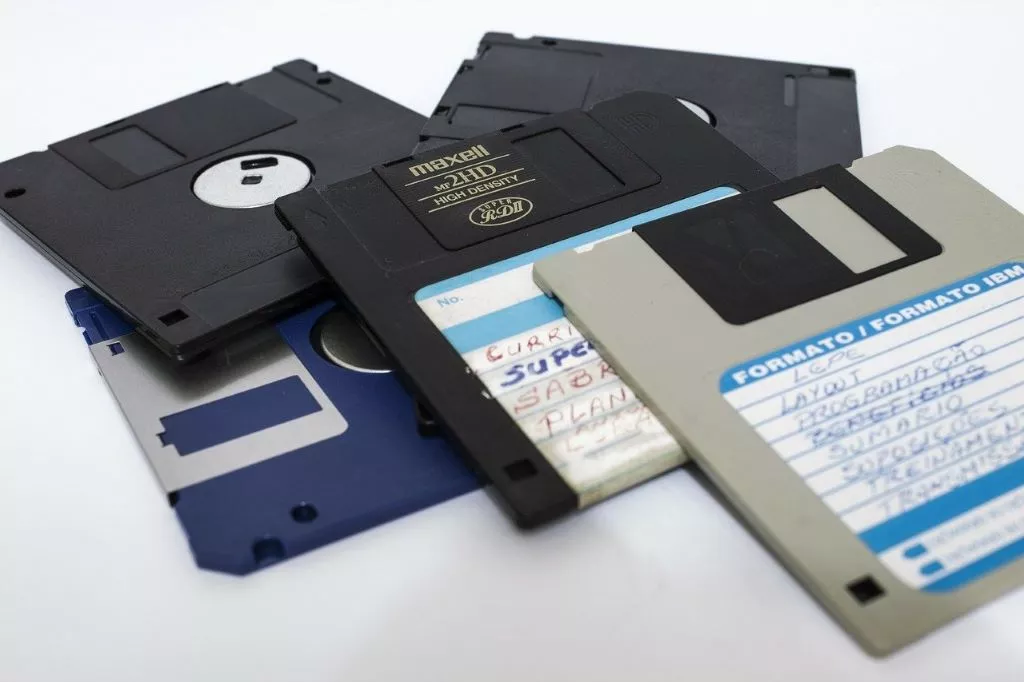 jenis memori eksternal disket